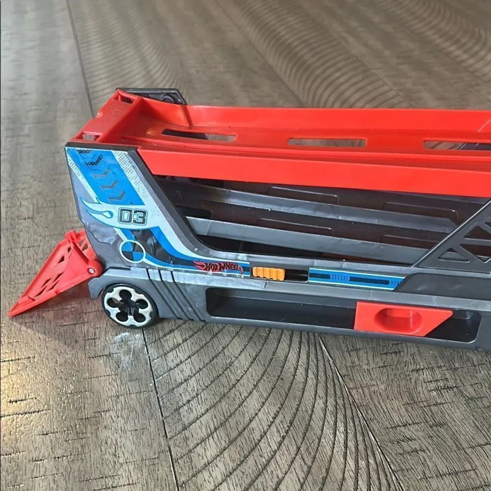 🏎️ Hot 🔥 Wheels 🛞 🏎️ truck carrier. 2 pieces. Toy Truck 🛻 🛻